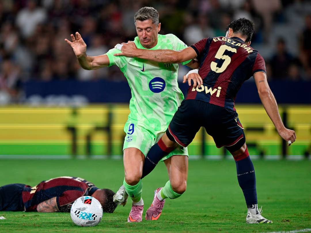 关于波兰完胜马德里竞技，费兰·托雷斯高光表现的信息