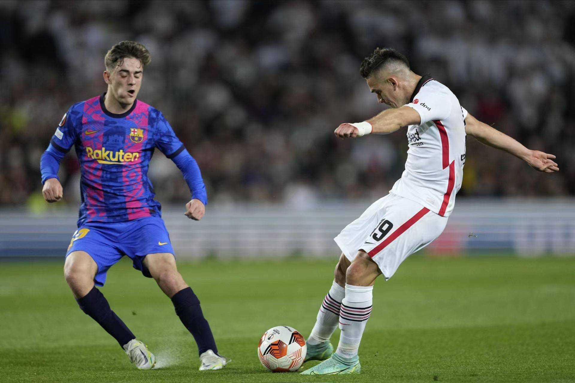 奥格斯堡球员状态火热,信心足以对抗任何对手的简单介绍 奥格斯堡球员状态火热,信心足以对抗任何对手的简单介绍