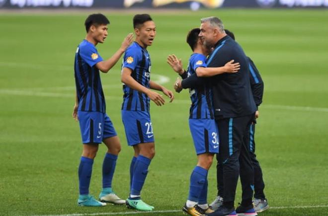 主教练战术布局成功，球员集体发挥的简单介绍