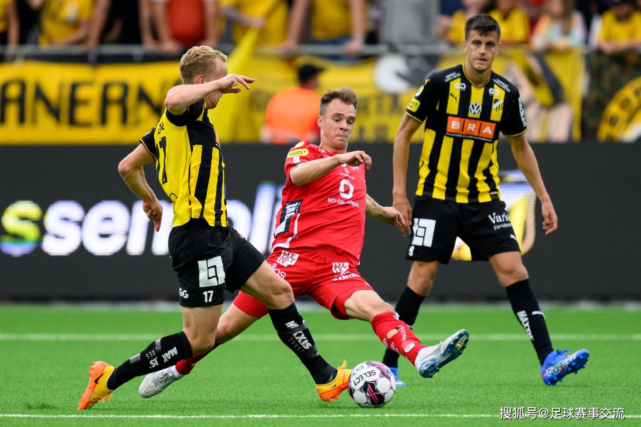 包含全球足球草根联赛恢复开赛，激发草根激情的词条