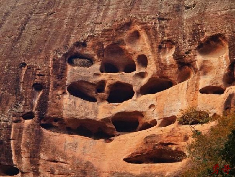 峰回路转,场上的角逐时常扑朔迷离的简单介绍 峰回路转,场上的角逐时常扑朔迷离的简单介绍