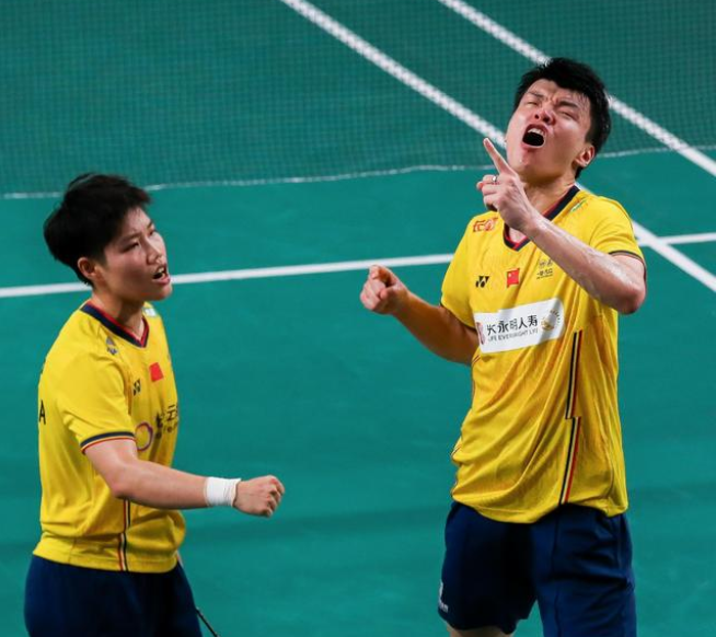 关于韩国队逆转中国队，黄鸭组合刷新纪录的信息