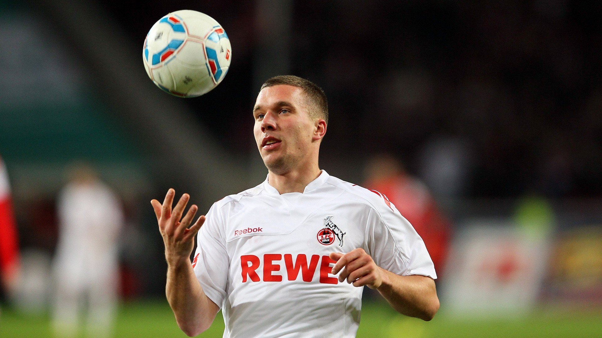 钢铁防线与红牛狂飙,当金玟哉的叹息之墙遭遇莱比锡的红色洪流