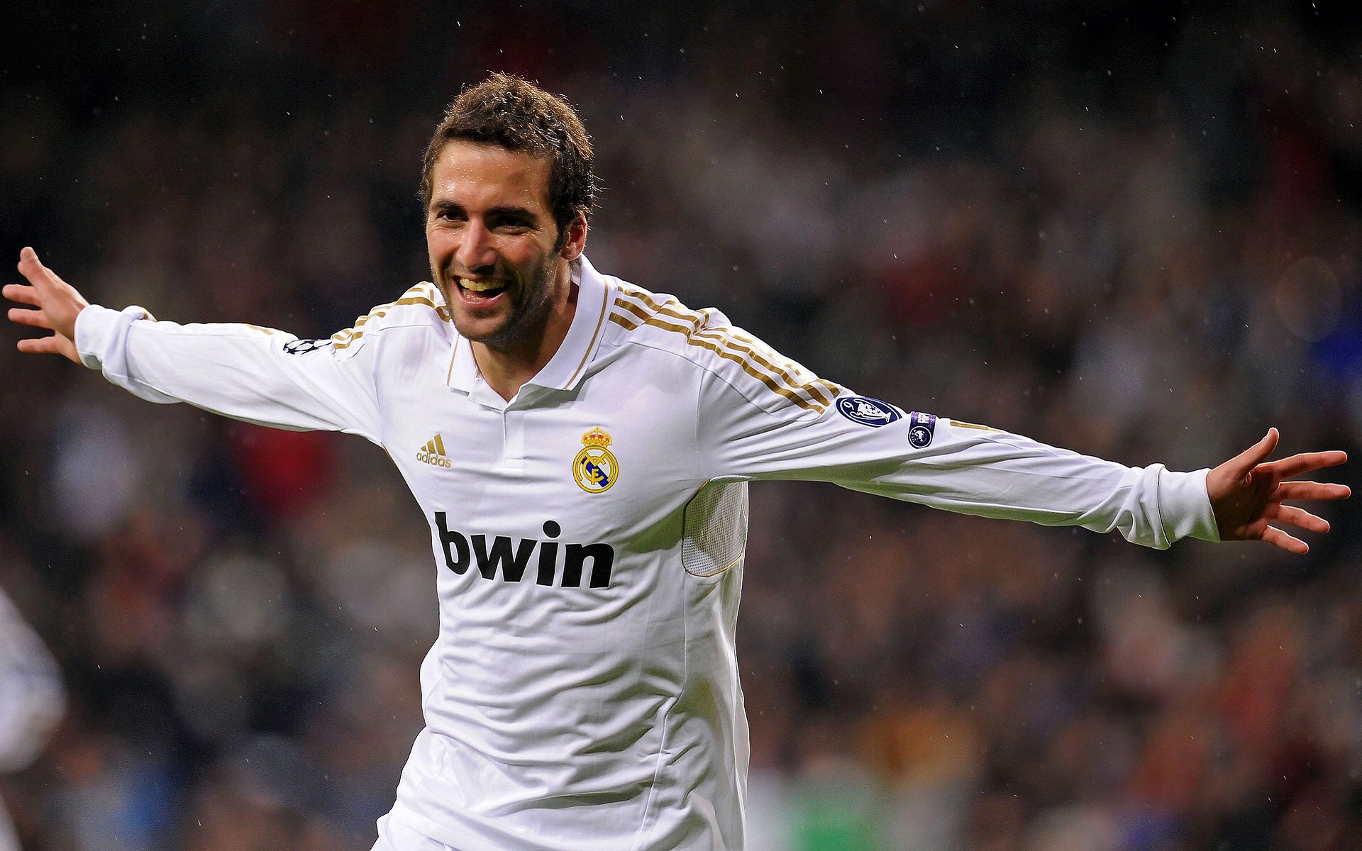 绿茵场上的非洲雄狮，欧冠半决赛焦点战，喀麦隆完胜巴拉圭的战术启示