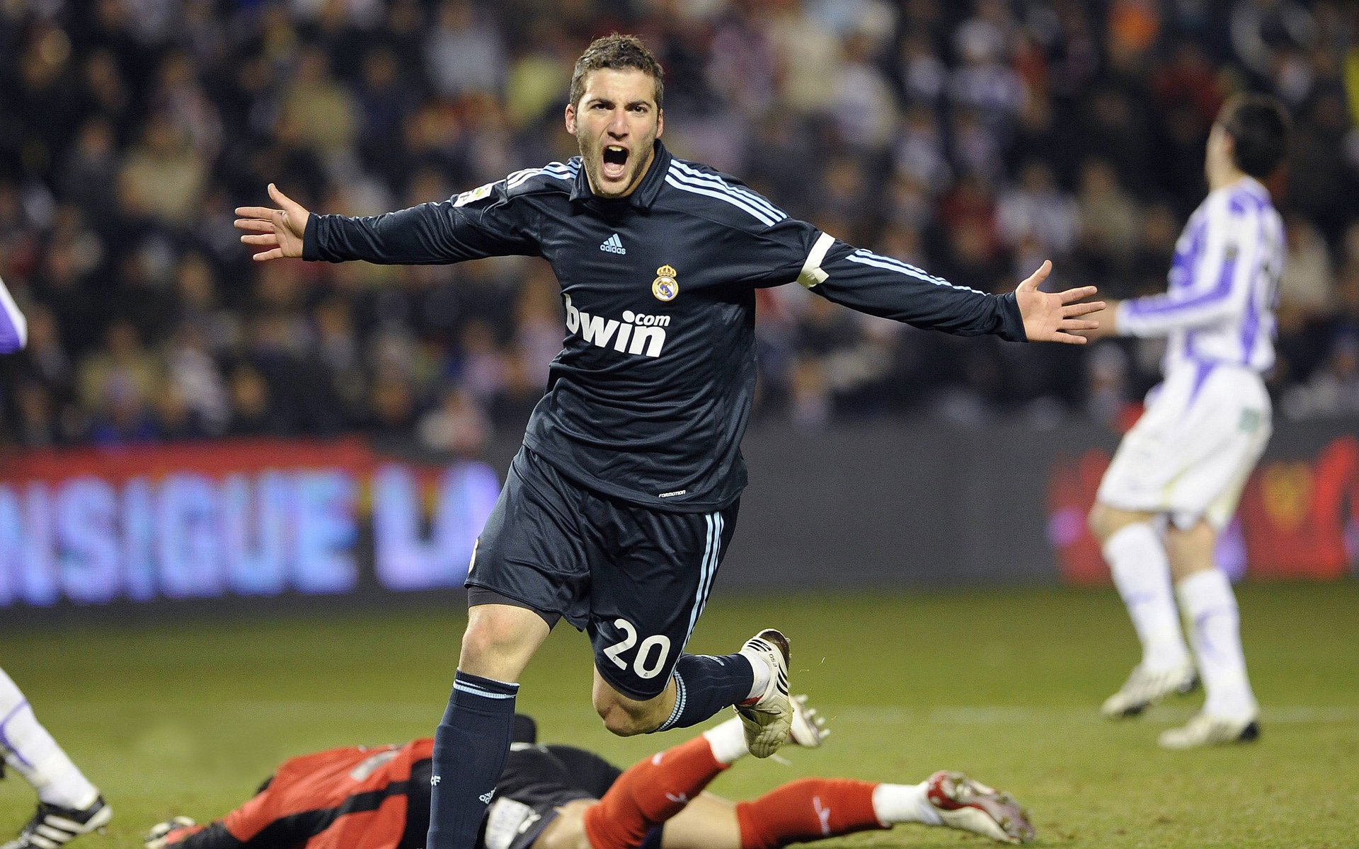 赛道新秩序，皮亚斯特里引爆赛场，红牛二队横扫哈斯